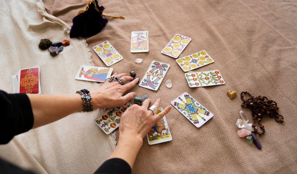 tirage de jeu de tarot divinatoire